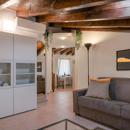 Lovely Mansard Iseo Portelle Holiday With Private Parking And Bike Storage Eksteriør billede