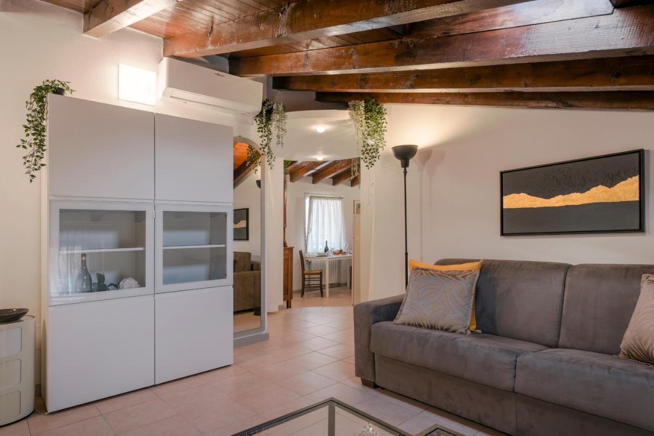 Lovely Mansard Iseo Portelle Holiday With Private Parking And Bike Storage Eksteriør billede