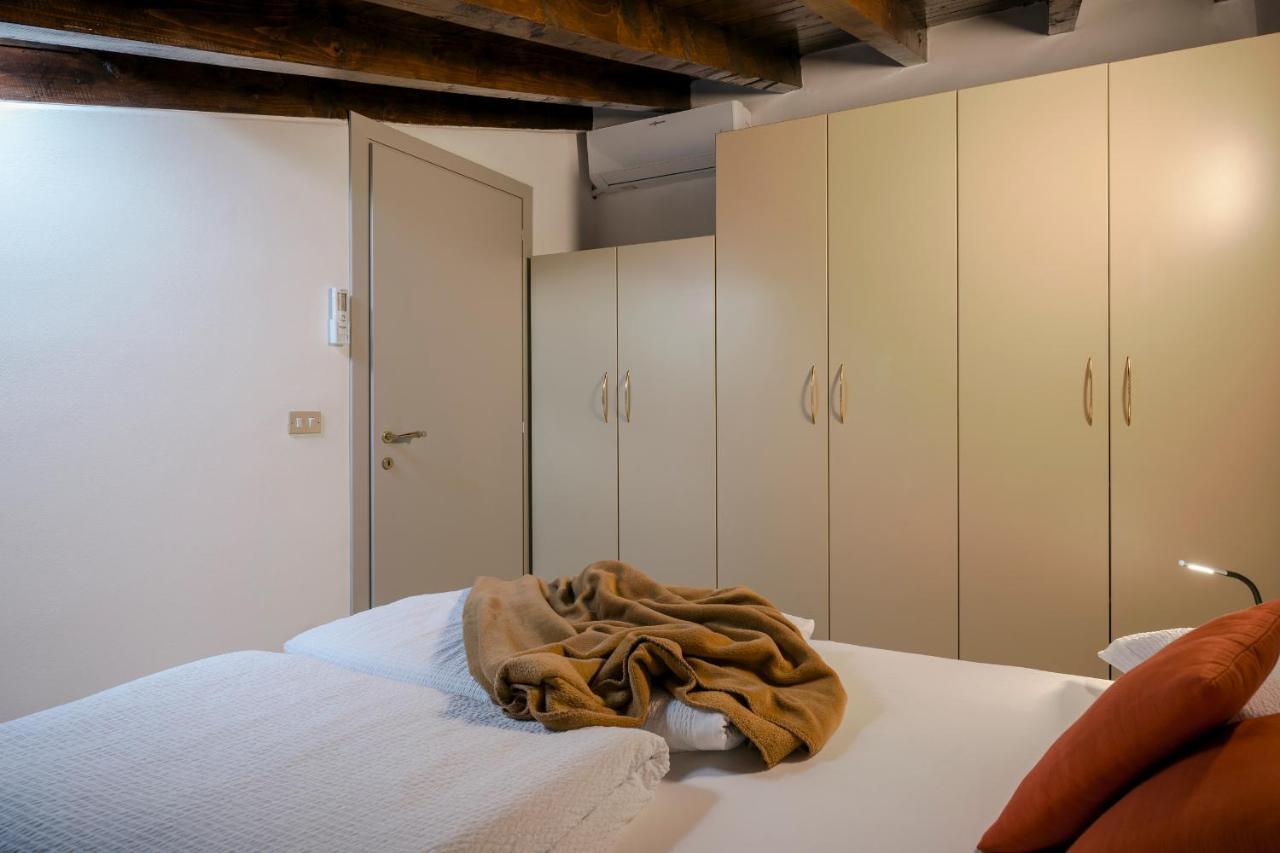 Lovely Mansard Iseo Portelle Holiday With Private Parking And Bike Storage Eksteriør billede