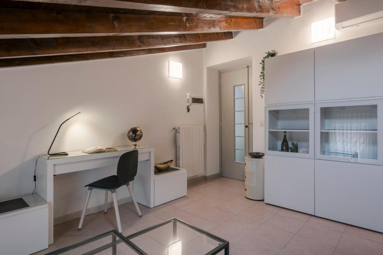 Lovely Mansard Iseo Portelle Holiday With Private Parking And Bike Storage Eksteriør billede