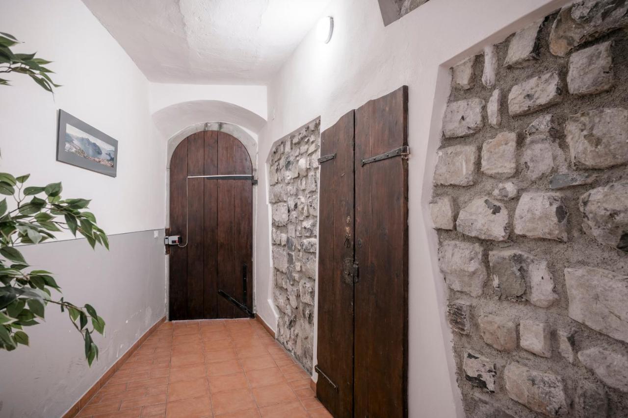 Lovely Mansard Iseo Portelle Holiday With Private Parking And Bike Storage Eksteriør billede