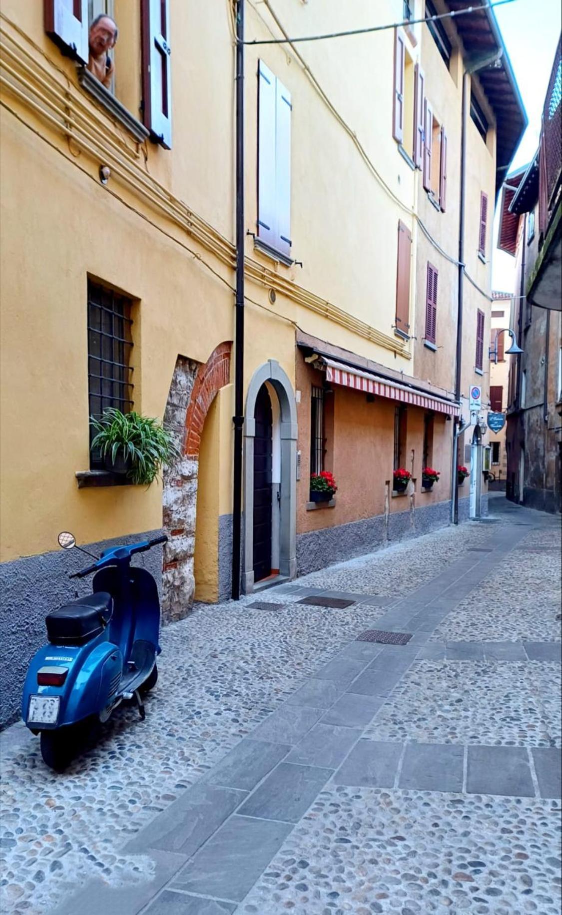 Lovely Mansard Iseo Portelle Holiday With Private Parking And Bike Storage Eksteriør billede