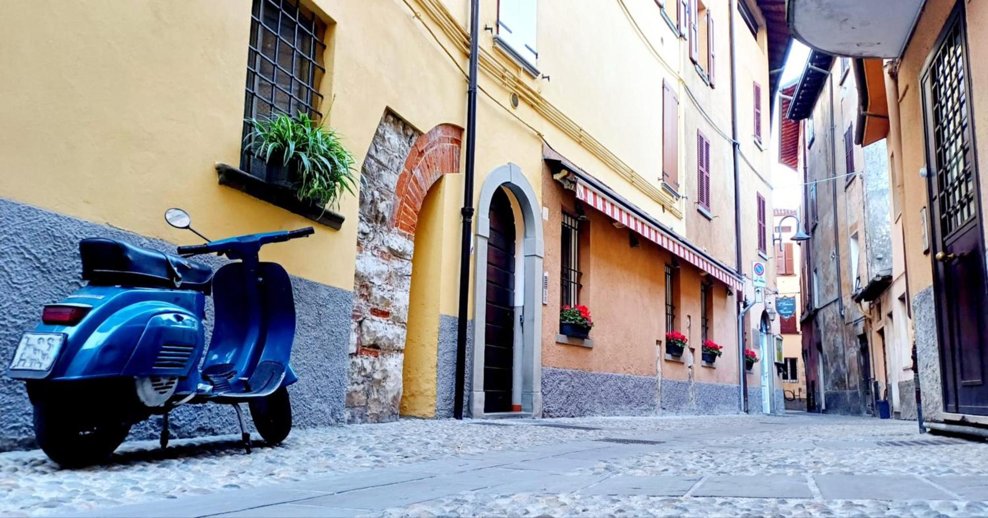 Lovely Mansard Iseo Portelle Holiday With Private Parking And Bike Storage Eksteriør billede